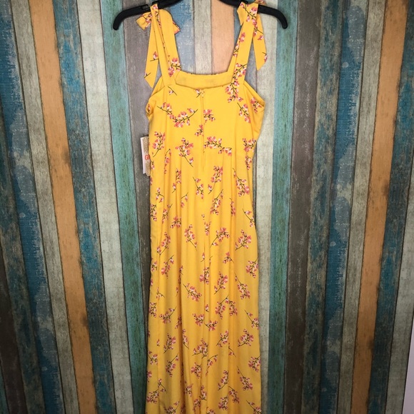 GB Gianni Bini Floral Jumpsuit - Picture 3 of 4